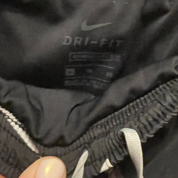 GUC Girls Nike Dri-fit shorts - Picture 3 of 3